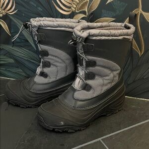 North face Gray Winter Snow Boots, Sz 4